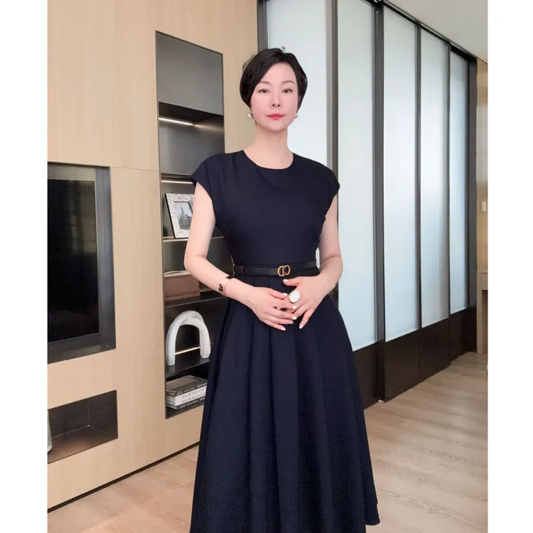 夏款气质立裁收腰气质大摆显瘦连衣裙X272