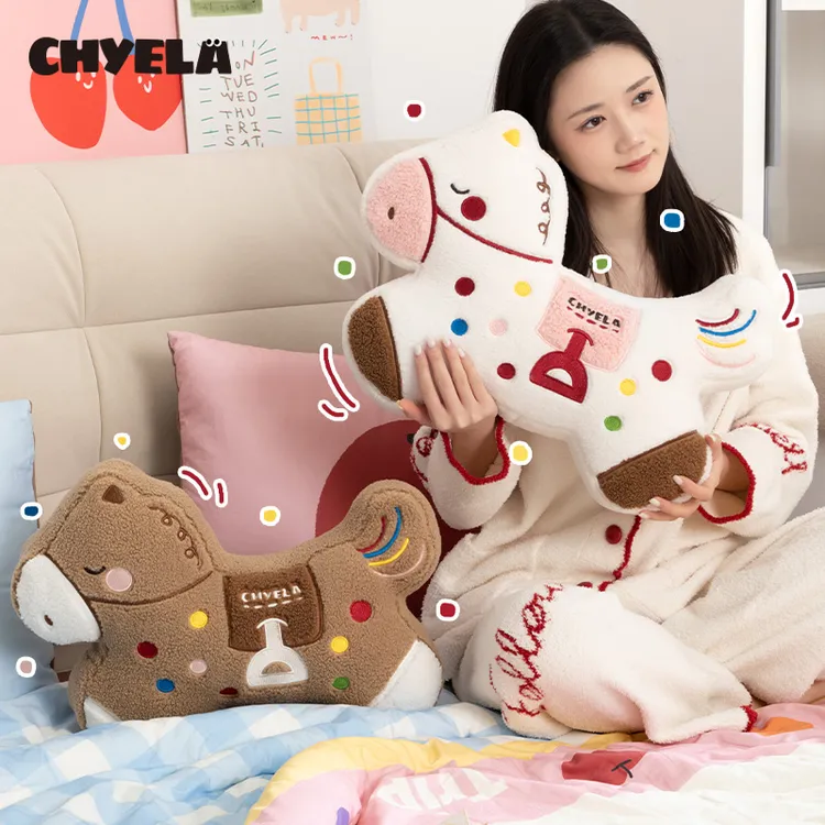 圣诞马年羊羔绒小马床上睡觉抱枕可爱午睡靠枕客厅沙发腰靠 AC642