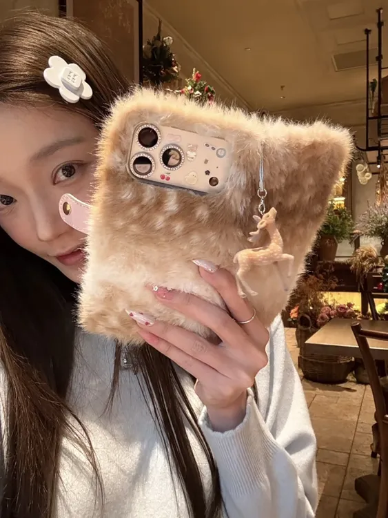 秋冬毛绒翻盖棕白豹纹适用苹果17promax手机壳iPhone16pro手绳15
