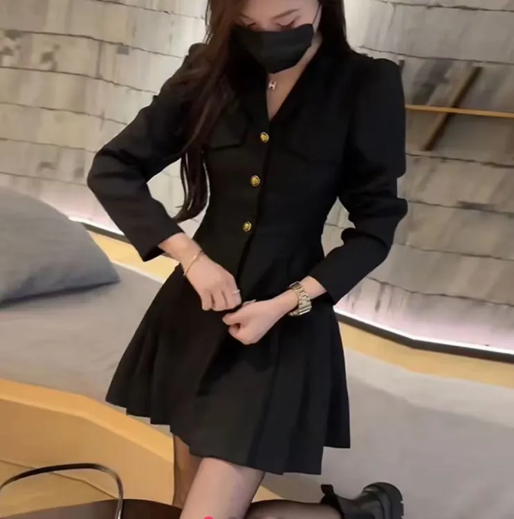 【现货运费险】秋装新款法式轻奢高级感V领显瘦修身收腰连衣裙A字裙