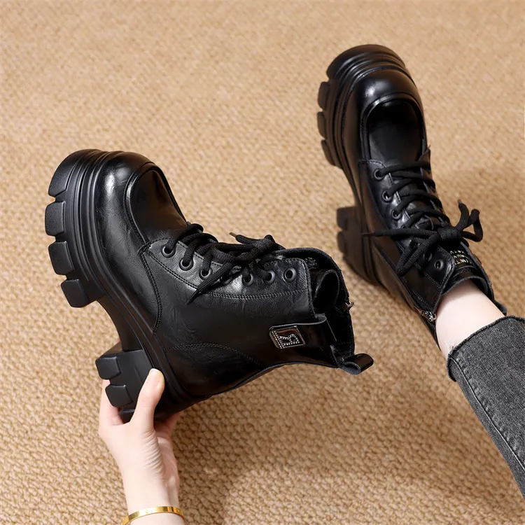 小个子厚底内增高10cm短靴女2025冬季新款加绒防寒软底轻便马丁靴