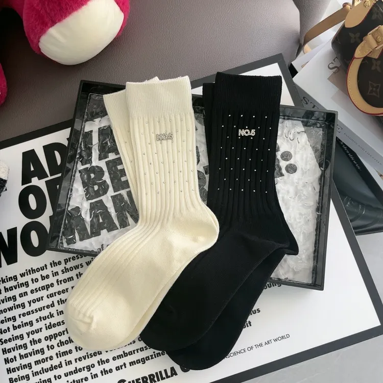  【5号钻】秋冬加厚女士轻奢高级点钻潮袜欧货时尚洋气中筒袜堆堆袜