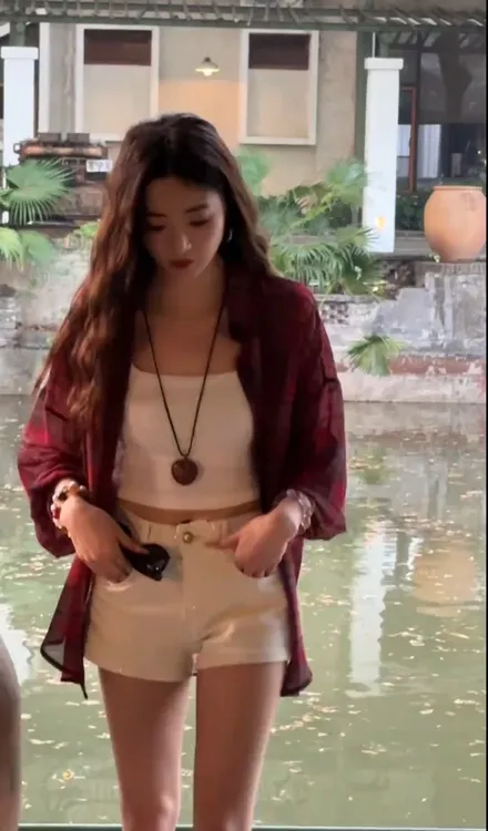 AMI.FS  2025夏季复古格子女款衬衫内搭纯欲吊带辣妹短裤三件套