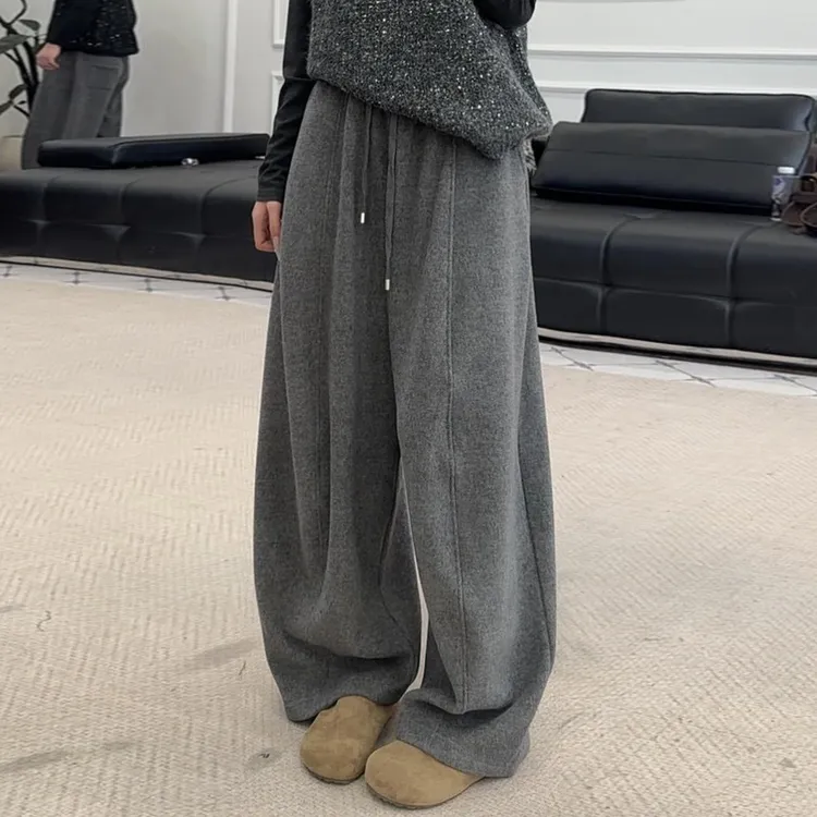 宽松大码百搭阔腿云朵裤女秋冬2025新款松弛慵懒风弯刀休闲裤子