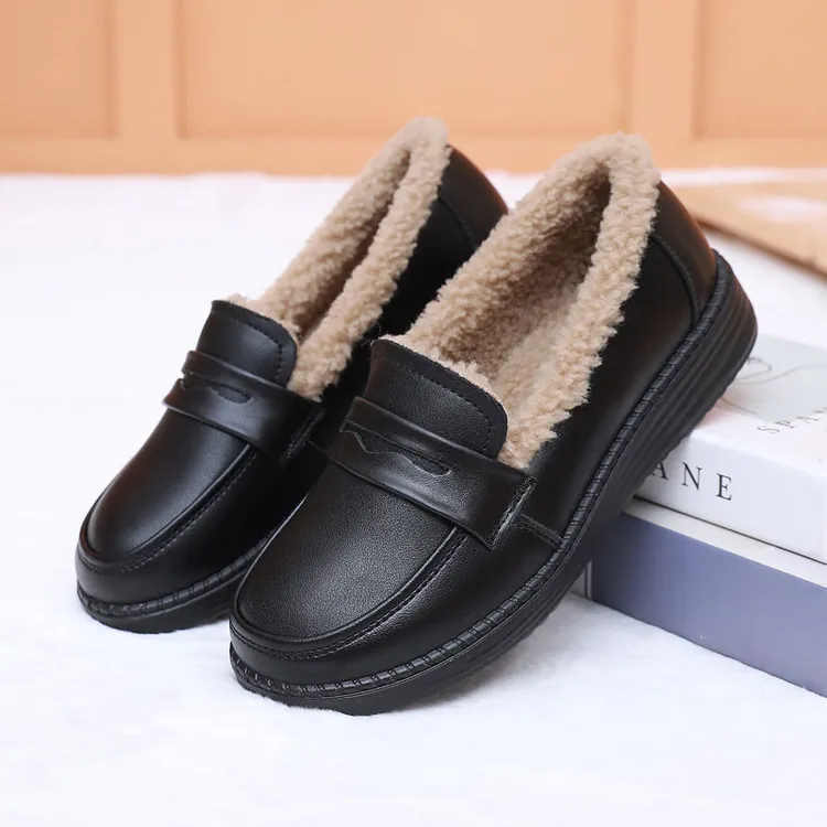 秋冬季妈妈鞋加绒单鞋平底防滑中老年牛皮棉鞋舒适软底老人保暖鞋