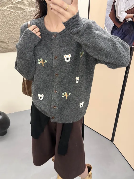B102秋冬小树熊休闲慵懒风时尚洋气毛衣扣子开衫针织衫上衣
