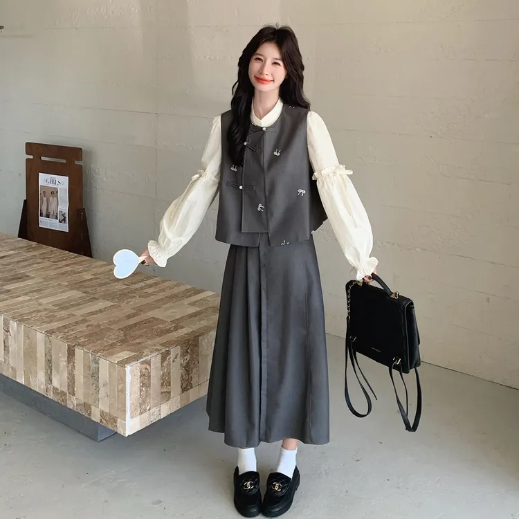灰色新中式蝴蝶结刺绣马甲半裙套装女2025秋独特漂亮设计感三件套
