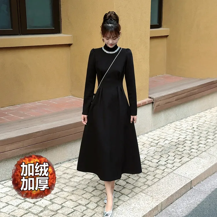 2025冬季高级感内搭外穿亮片钉钻打底裙赫本连衣裙显瘦小黑裙