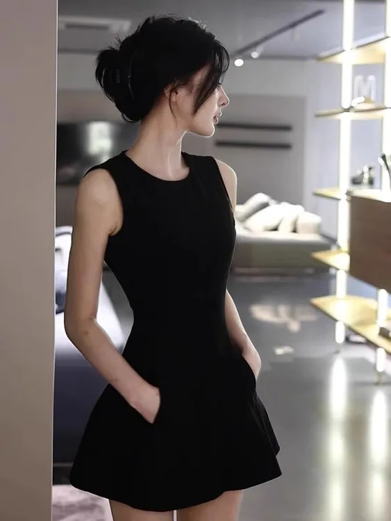 小香风气质名媛女神范无袖背心短裙2025夏季款修身显瘦收腰连衣裙