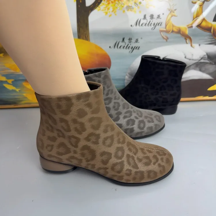 法式豹纹短靴女秋冬新款圆头软底马丁靴中年时尚低跟不累脚短筒靴