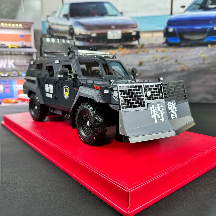 华凯/正版授权1:18棘龙防暴驱散车树脂模型