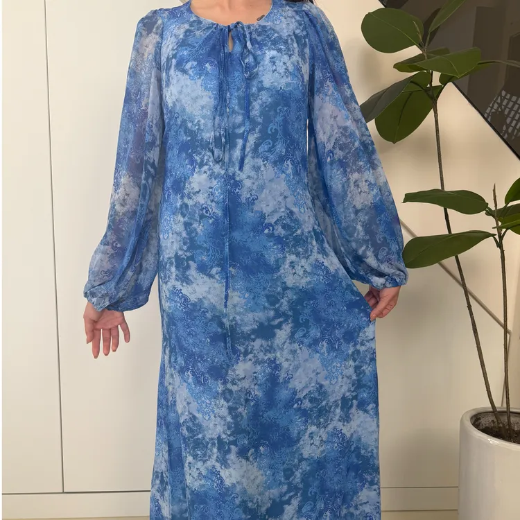 2025新款秋季长款网红连衣裙时尚高腰气质显瘦