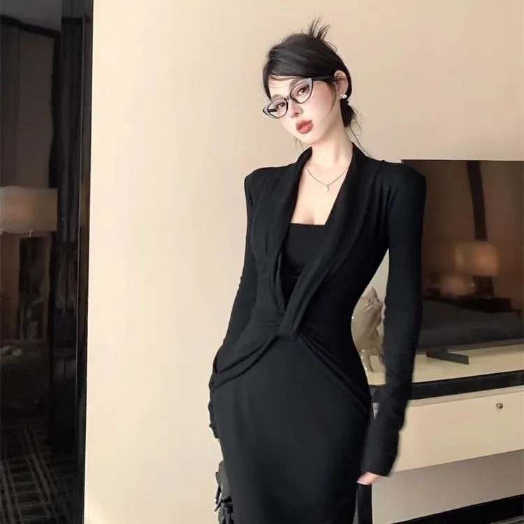 小锦倪子法式复古气质小黑裙V领修身显瘦长裙黑色打底连衣裙秋女2025新款