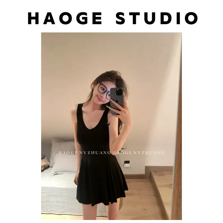 浩哥严选●小黑裙HGX5LYQ2337A连衣裙预夏季短款显瘦纯欲V领设计感