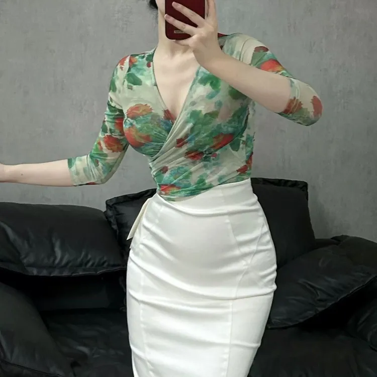 薄款衫女洋气法式小众气质显瘦v领七分袖短款别致网纱上衣