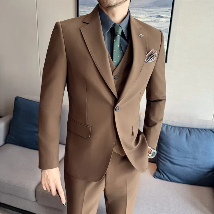 高级感新郎婚礼秋冬免烫抗皱高档TR面料纯色西服套装复古咖一粒扣