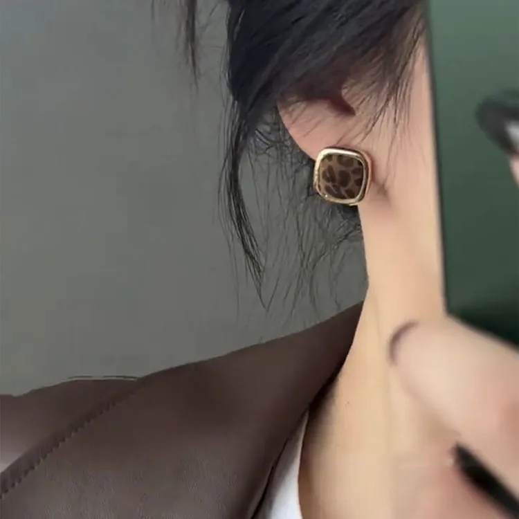 豹纹方块耳钉时尚气质轻奢小众复古高级感耳饰2025新款爆款耳环女