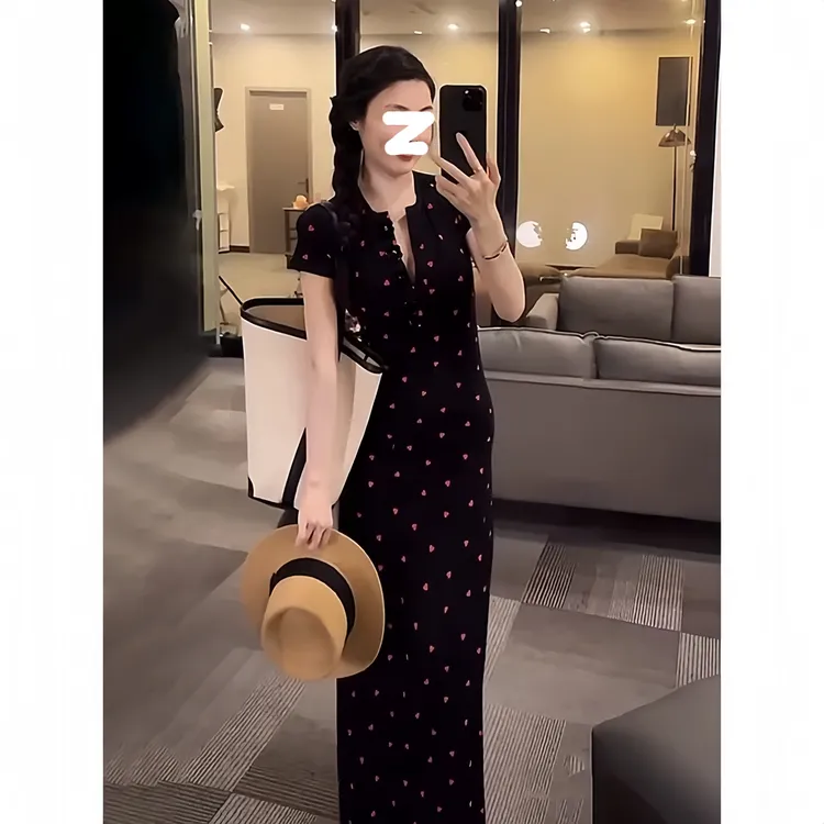 夏季法式爱心黑色短袖连衣裙女2025新款性感收腰修身显瘦包臀长裙