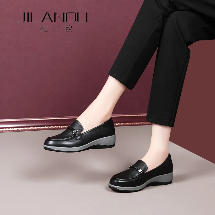 平底真皮乐福鞋女秋2025新款坡跟中年妈妈女鞋一脚蹬软底休闲单鞋
