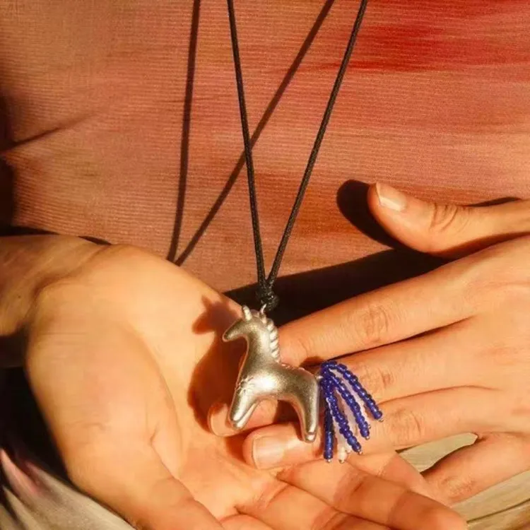 铜合金项链 小马流苏项链女新款轻奢小众设计高级感编绳长款