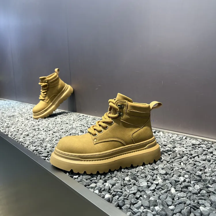 2025广州秋冬新款简约高帮软底软面青春百搭休闲时尚潮流男马丁靴