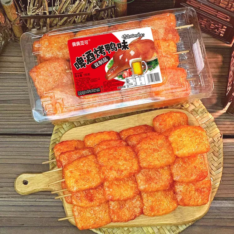 啤酒烤鸭味串甜辣北京烤鸭辣条豆制品批发小吃网红小卖部零食