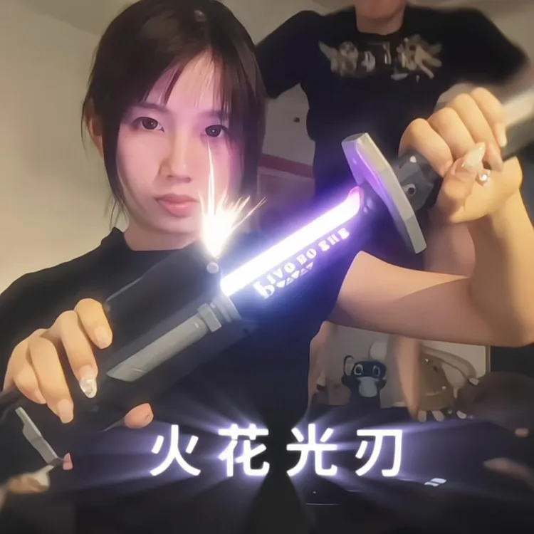 【高品质】火花光剑会冒火七彩流光剑激光剑玩具黑科技喷雾声光宝剑