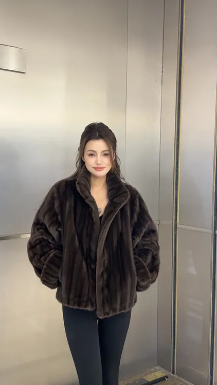 【迪拉呀】2025年立领抽刀毛毛外套衣长60厘米26810