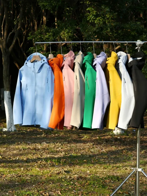 探险守护神！全天候软壳冲锋衣防风防泼男女轻量外套C1331