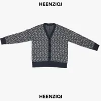 HQ「字母老花」%绵羊毛时尚潮流满身D字母花纹V领开衫