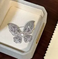  白色蝴蝶精致高级胸针（50073）