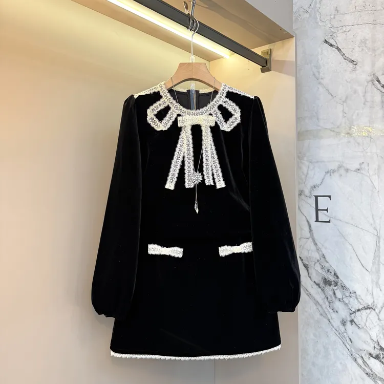 2025冬新款名媛风少女蕾丝上衣+裙子时尚减龄套装662