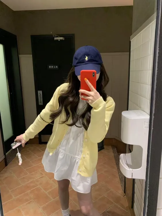 2025春季新款韩系穿搭黄色蕾丝花边针织开衫简约甜美小白裙两件套