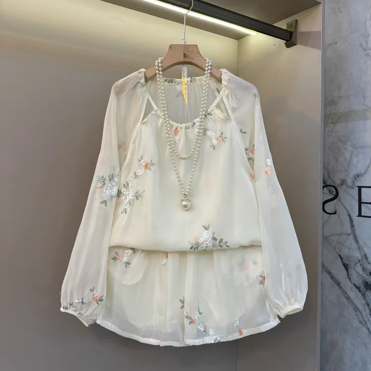 新款洋气欧韩2025胖妹妹重工刺绣微透感时尚长袖圆领上衣短裤套装