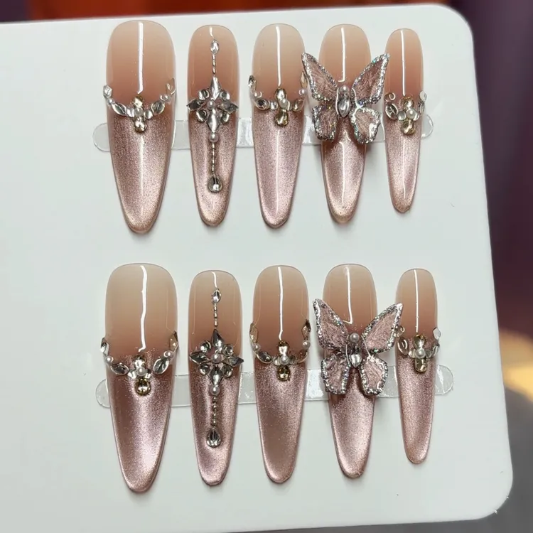 闪亮显白高级感猫眼纯手工穿戴甲彰显气质