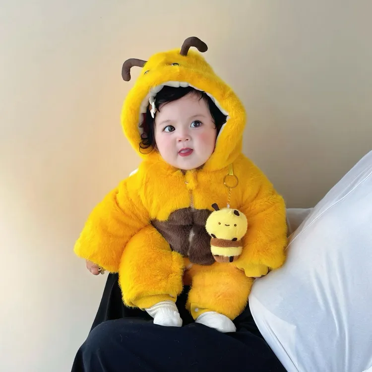 冬季婴儿超萌爬服可开裆小蜜蜂连体衣男女宝宝外出加绒加厚保暖服