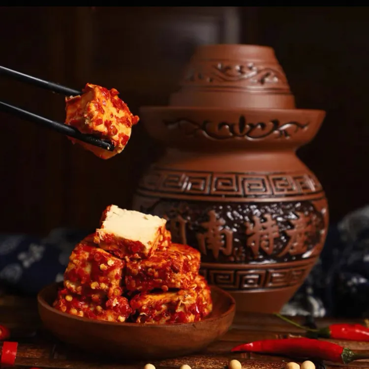 陶瓷坛装湖南特产传统手工无油豆腐乳特色香辣麻辣霉豆腐即食