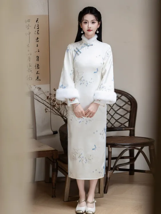 白色旗袍长袖覆古风刺绣少女风旗袍中长款气质秋冬季新中式连衣裙