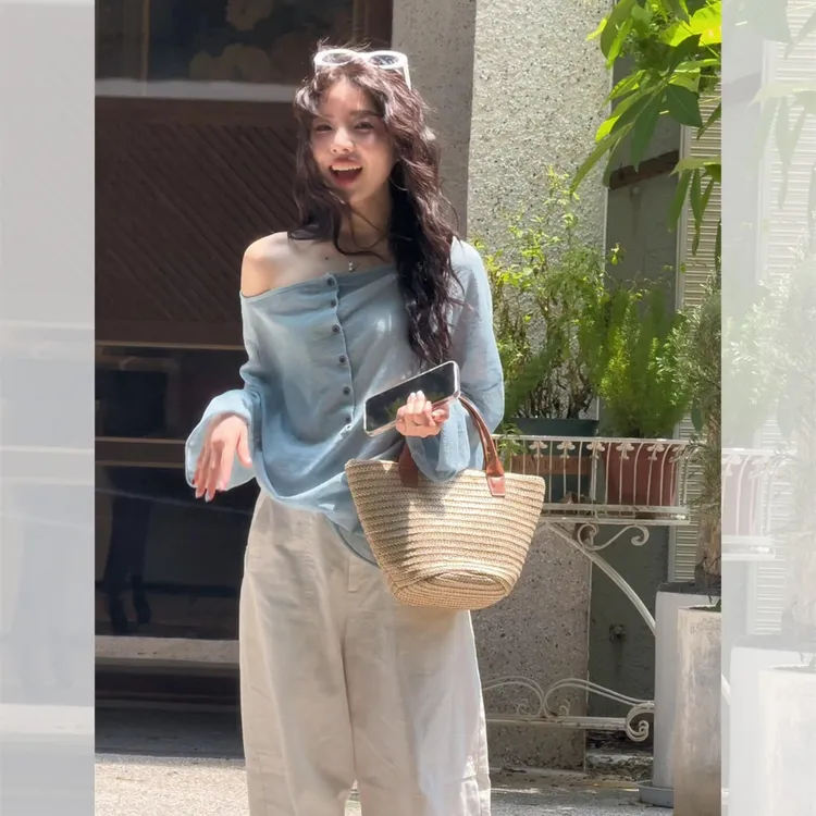 韩系蓝色一字领冰丝针织长袖t恤女秋季薄款微透罩衫宽松露肩上衣