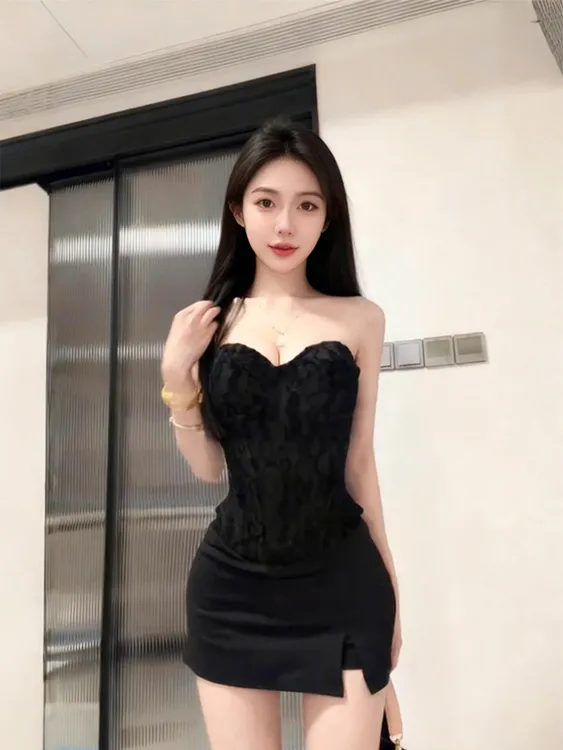 微胖御姐辣妹黑色鱼骨抹胸上衣女冬季时尚百搭高腰包臀半身裙套装