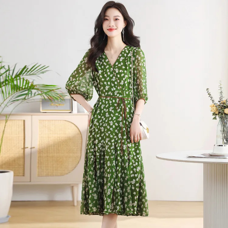 韩版时尚小碎花长款连衣裙女春季新款气质修身显瘦V领雪纺裙子