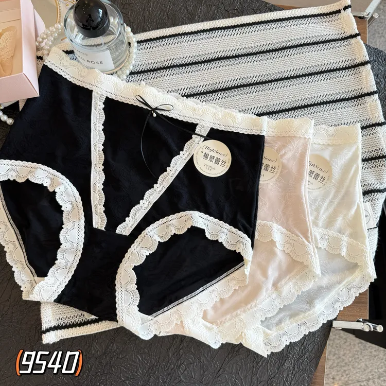 女士无痕蕾丝棉感提花中高腰三角裤柔软舒适包臀透气短裤