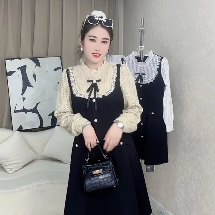 法式蕾丝飞袖小黑裙高级感显瘦收腰气质连衣裙