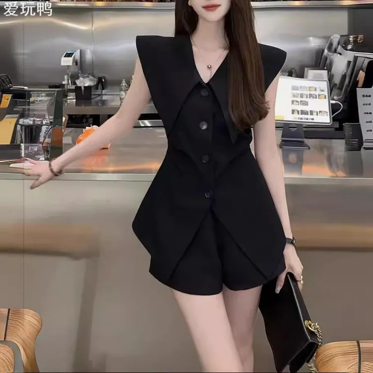 DouBIN轻奢法式纯欲风御姐时尚马甲套装女夏季新款海军领上衣时尚