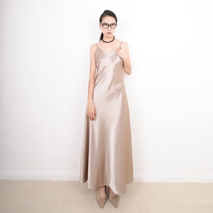 2025夏季V领夏季吊带高腰缎面连衣裙宴会显瘦裙子无袖女装长裙