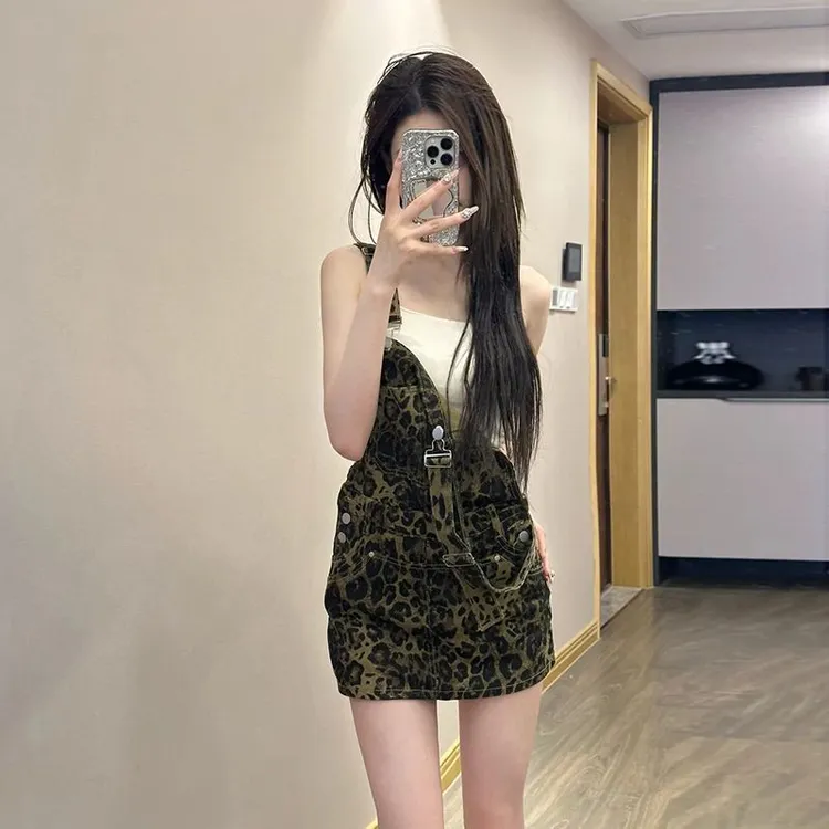2025年春夏季减龄少女豹纹牛仔背带连衣裙显瘦包臀字包臀短裙裤