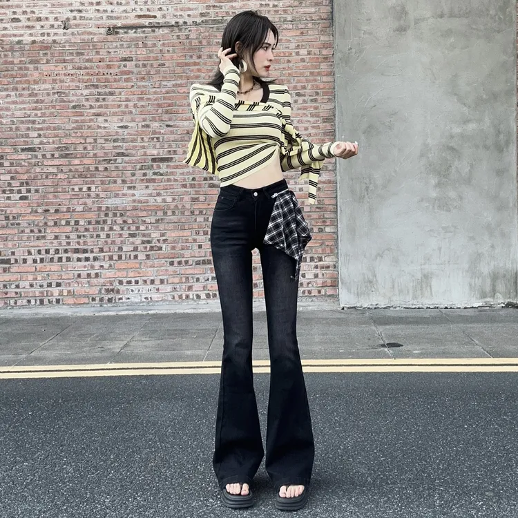 黑灰色微喇叭牛仔裤女2025秋季新款弹力中高腰修身显瘦