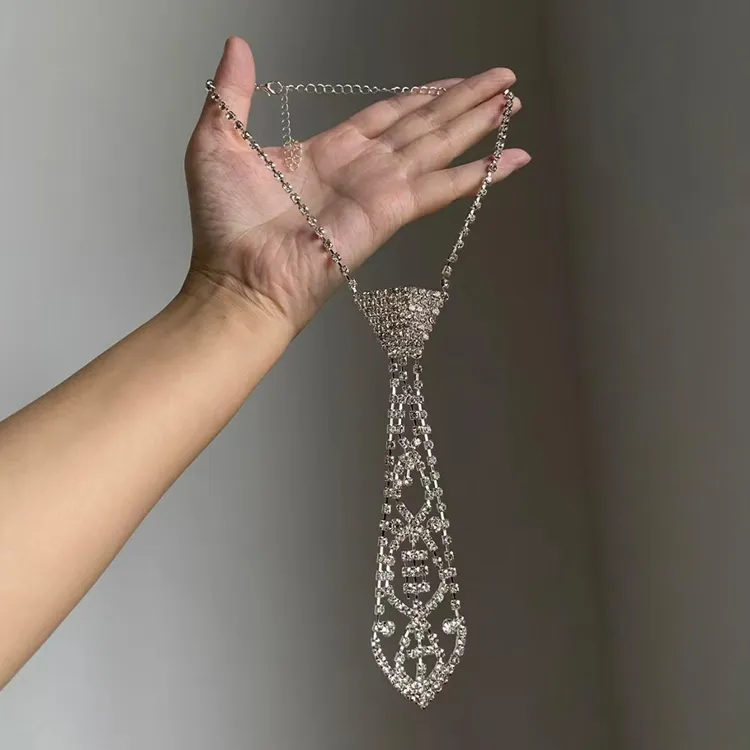 轻奢超闪锆石个性领带女重工高级感百搭镂空领巾2025新款网红配饰