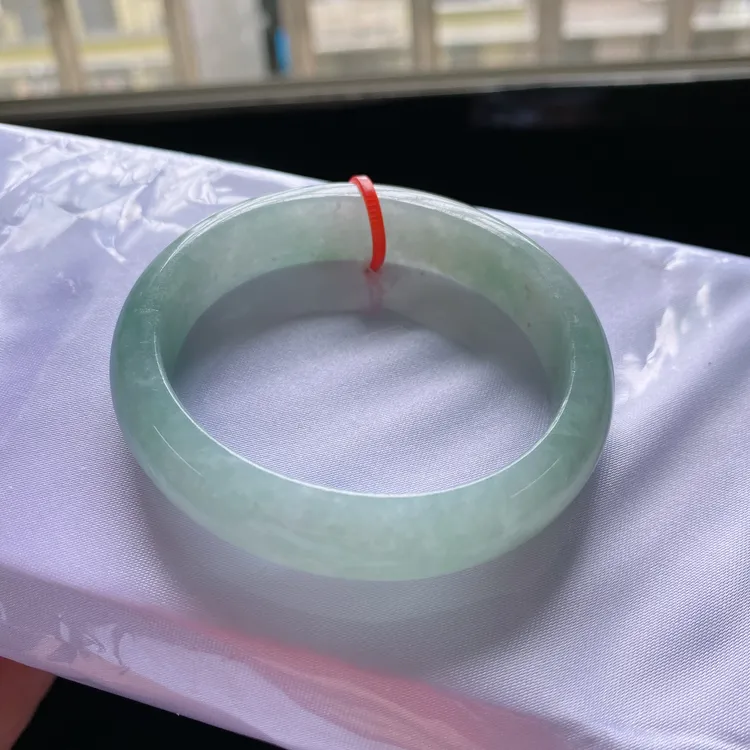 F114 缅甸天然翡翠玉镯52圈口水润浅绿贵妃手镯