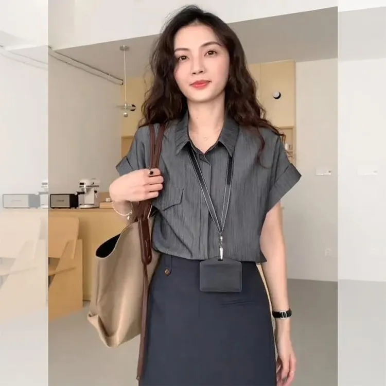 灰色亚麻POLO领连肩袖衬衫女2025夏季新款正肩垂感气质通勤上衣女